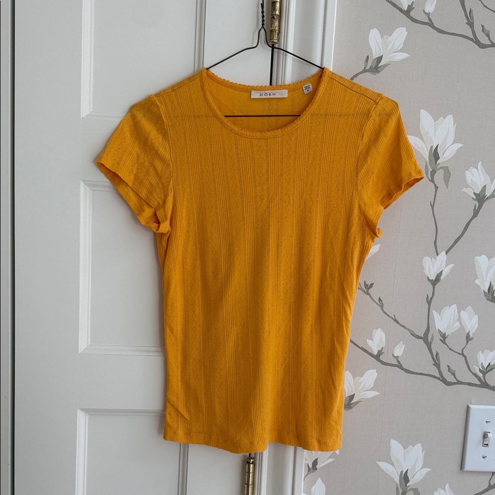 Doen Tee size small orange tangerine color